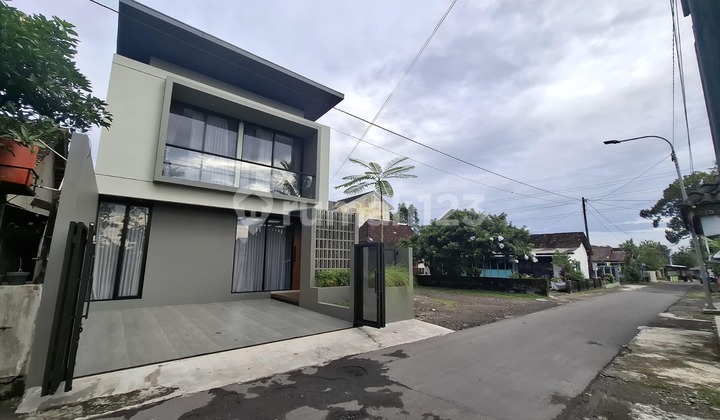 Contemporary House Ready to Occupy, Fully Furnished Near Gentan Market, Sleman 2