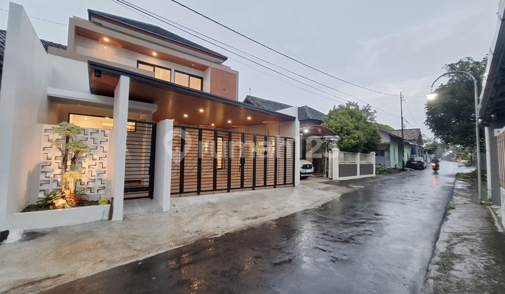Luxury House with Extensive Land, Ready to Occupy in Purwomartani, Kalasan 2