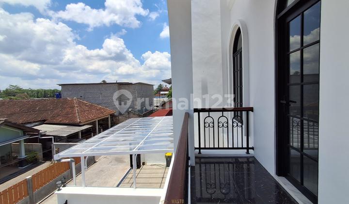 Rumah Klasik Siap Huni, Dekat Jl. Raya Tajem