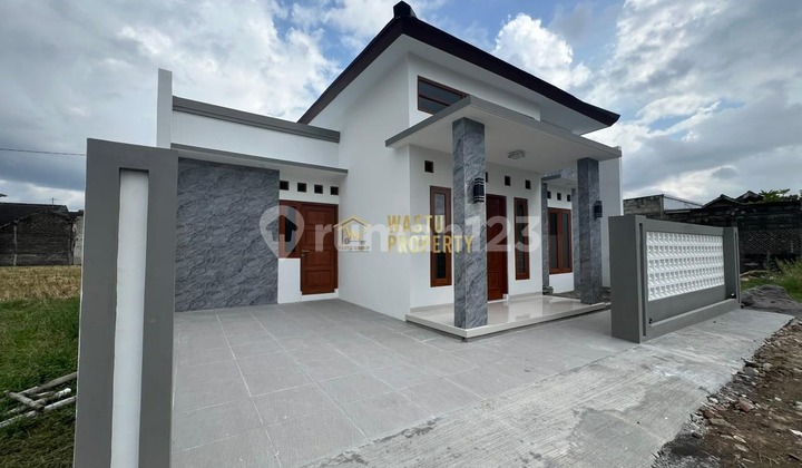 Ready-to-Occupy House 700 Million, Near Al Azhar World School Jogja 2