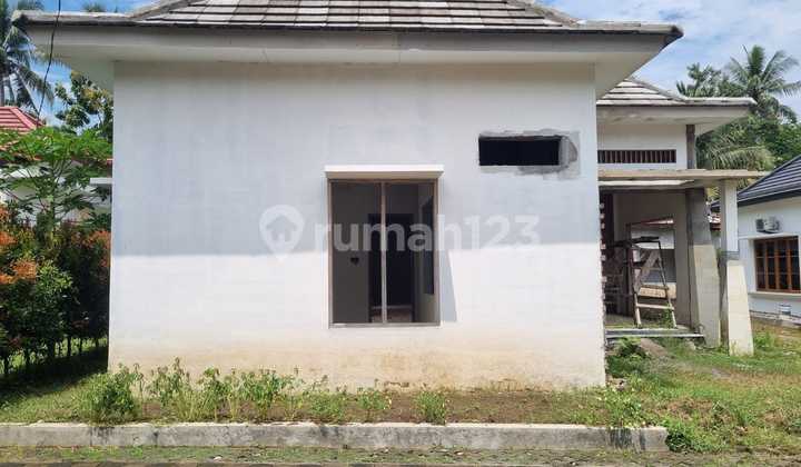 A BEAUTIFUL LUXURY VILLA IN BOROBUDUR, SOLD CHEAP NEAR CHICKEN CHURCH