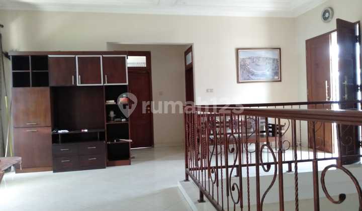 Luxurious 2-Story House with Easy Access Near Jombor Terminal