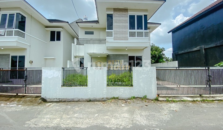 Rumah Siap Huni Pinggir Jalan, Dekat Jalan Jogja Solo di Kalasan