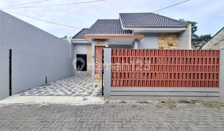 Rumah Modern Siap Huni, Dekat Jogja Bay di Wedomartani Rumah Modern Siap Huni, Dekat Jogja Bay di Wedomartani