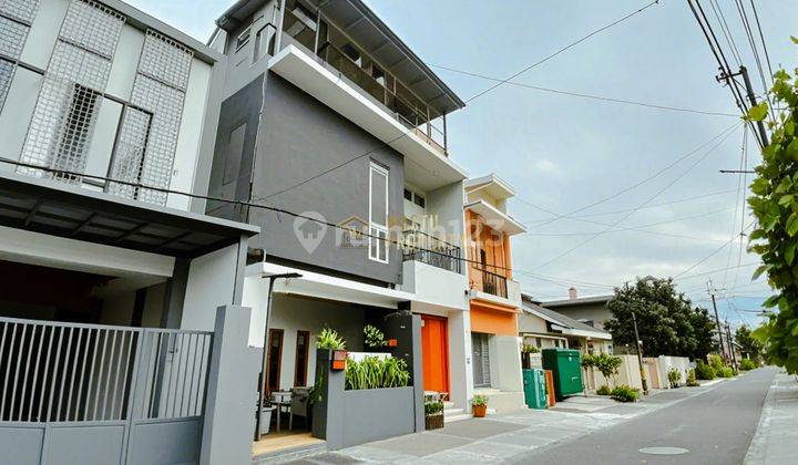 RUMAH CANTIK 3 LANTAI, VIEW PERSAWAHAN HIJAU DI MAGUWOHARJO 2