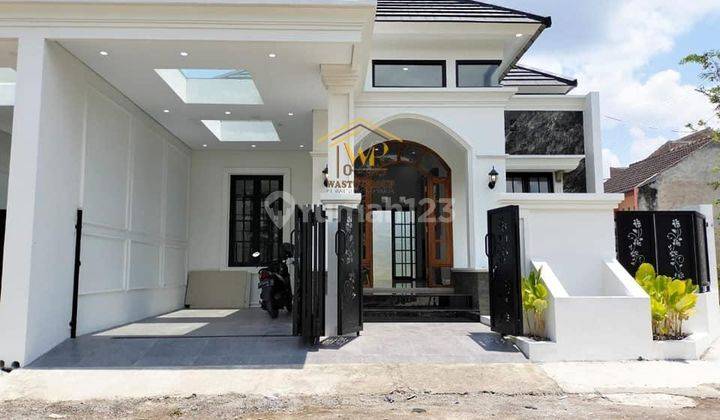 Rumah Mewah Klasik Modern, 300 Meter Dari Jl. Besi Jangkang 1