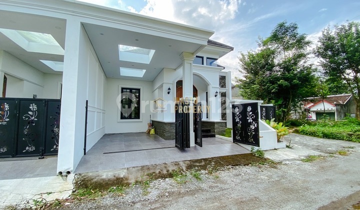 Rumah Baru Desain Klasik Modern, 300 Meter Dari Jl. Besi Jangkang 2