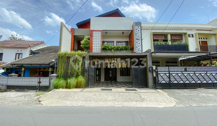 Rumah Mewah 3 Lantai, Strategis Dekat Jogja Bay di Wedomartani