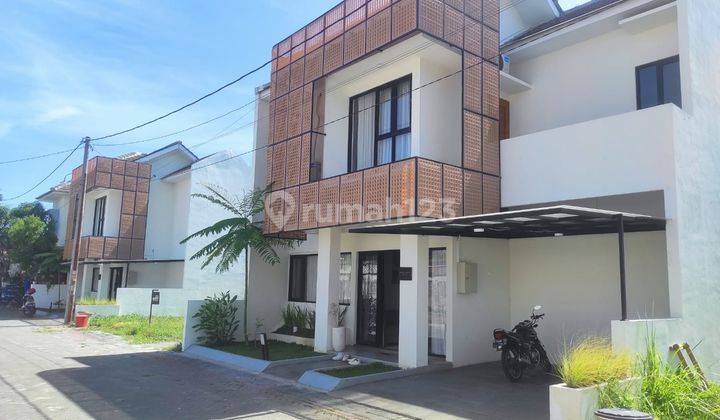 Rumah Mewah 2 Lantai Furnished SHM Di Sewon Bantul Jogja 2