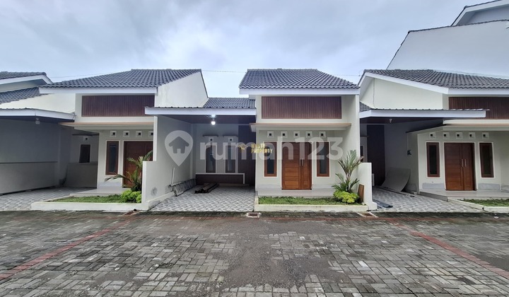 Rumah Baru Dalam Cluster Besar Purwomartani Sleman Akses Jalan Lebar