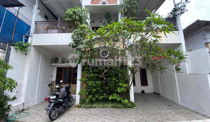 2-Story House in a Housing Complex Near Malioboro & UGM Campus