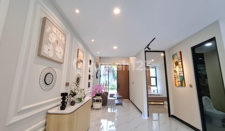 Rumah Modern Full Furnished, Siap Huni Carport 2 Mobil & Halaman Luas! Rumah Modern Full Furnished, Siap Huni Carport 2 Mobil & Halaman Luas!