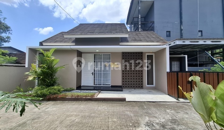 Ready-to-Occupy House in a Housing Complex Near Kadisoka Main Road in Kalasan