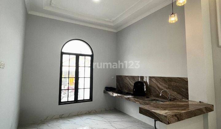 Rumah Mewah 2 Lantai Desain Klasik Amerika Di Dekat Maguwoharjo 2