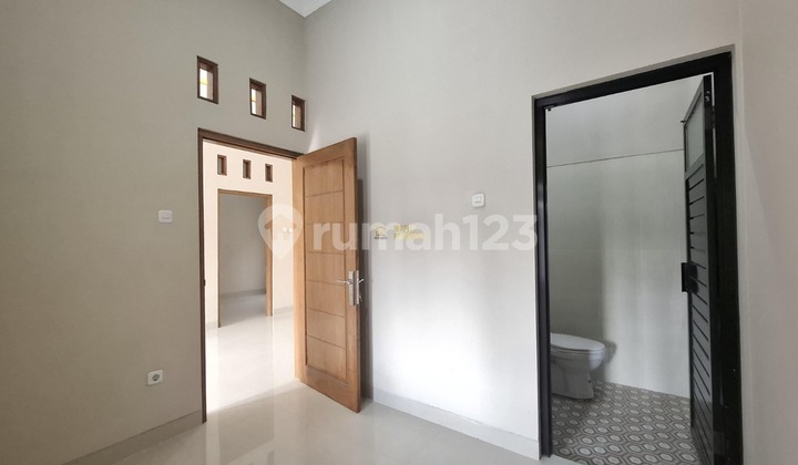 Rumah Baru Desain Cantik Harga Promo! Siap Huni, Akses Mudah Rumah Baru Desain Cantik Harga Promo! Siap Huni, Akses Mudah
