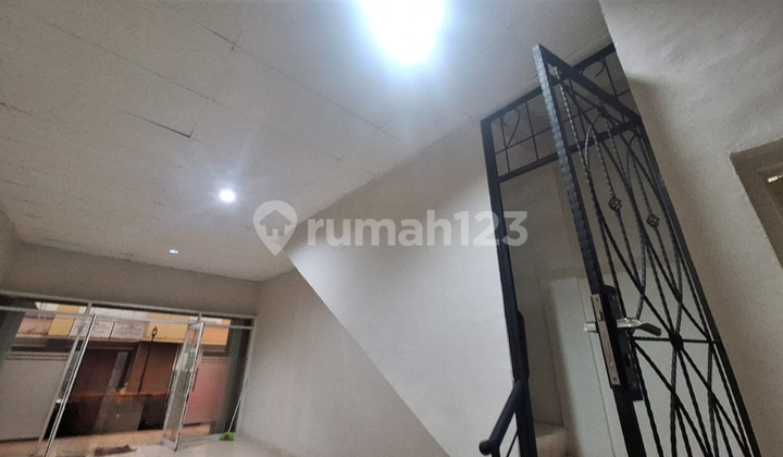 For Rent 3-Story Shophouse Golden Boulevard BSD For Rent 3-Story Shophouse Golden Boulevard BSD