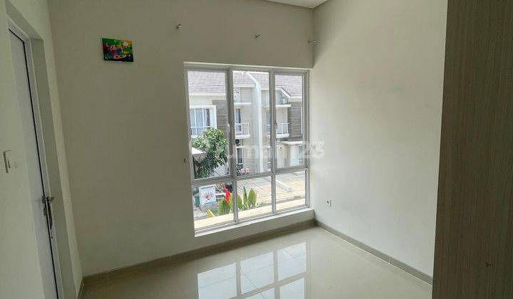 Turun Harga Dijual Rumah di Paradise Serpong City Cluster Vista 2