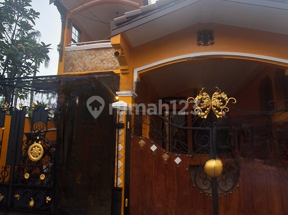 RUMAH Gaya Klasik Baru Renovasi di Bintaro Tangerang Selatan