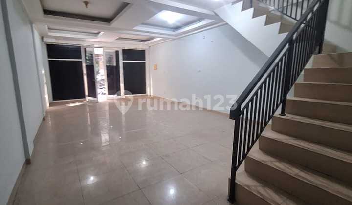 Sale of Villa Melati Mas Boulevard BSD Shop House, Facing the Main Road 1