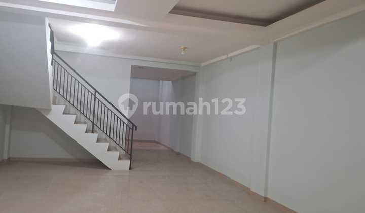Sale of Villa Melati Mas Boulevard BSD Shop House, Facing the Main Road 2