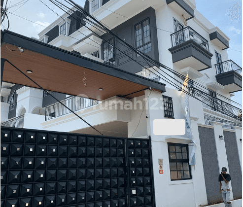 Rumah Mewah Design Eropa Modern Dalam Townhouse Pejaten Barat Jaksel 1