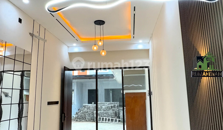 Rumah Mewahm Town House Siap Huni Dekat Gerbang Tol Desari Depok