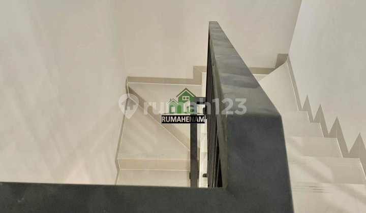 Ready-to-Occupy Shop House Suitable for All Kinds of Businesses in Cinangka, Depok 2