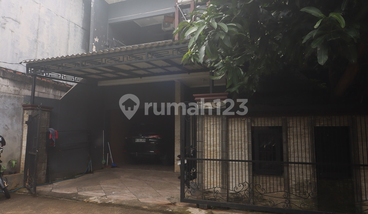 Rumah 2 Lantai 6 Kamar Tidur Dekat Pintu Tol Desari Sawangan