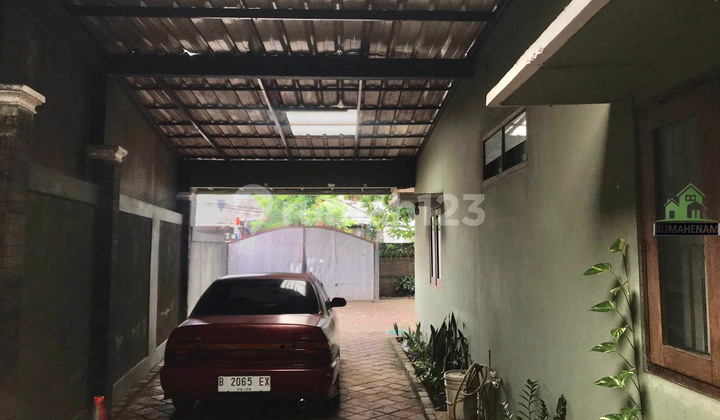 Rumah Terawat Tanah Luas Besar di Grogol Limo Dekat Tol Krukut 2