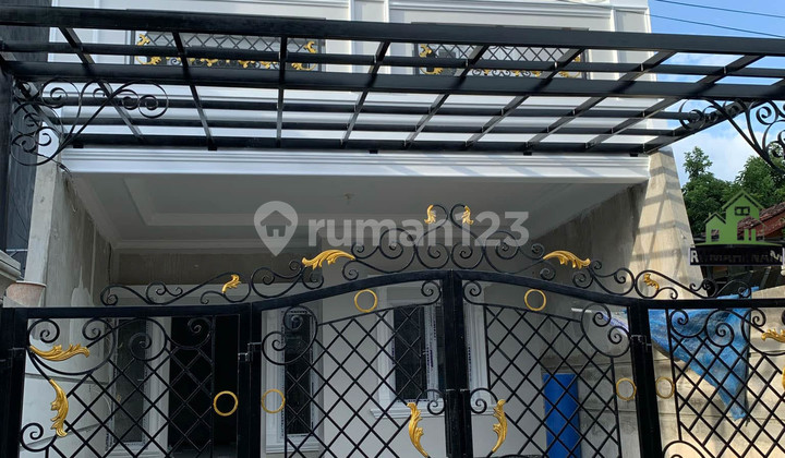 Rumah 3 Lantai Berkonsep American Classic di Cinere Limo Depok