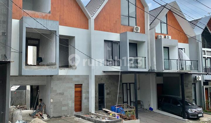 Rumah 3 Lantai Siap Huni di Sawangan Dekat Terminal Transjakarta