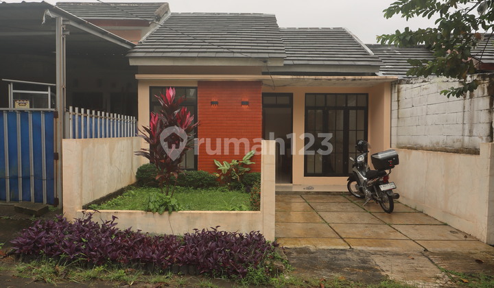 Rumah Seken Terawat Rapih Dalam Cluster Dekat Pintu Tol