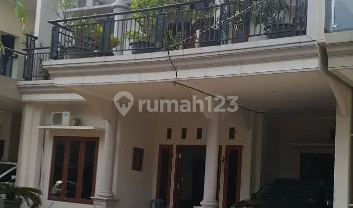 House for Rent 5 Bedrooms in Banyumanik 2