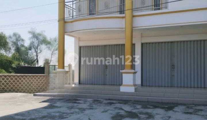 3-STORY SHOPHOUSE, READY TO OCCUPY + BASEMENT, ON MAIN ROAD PURWODADI - SOLO 3-STORY SHOPHOUSE, READY TO OCCUPY + BASEMENT, ON MAIN ROAD PURWODADI - SOLO