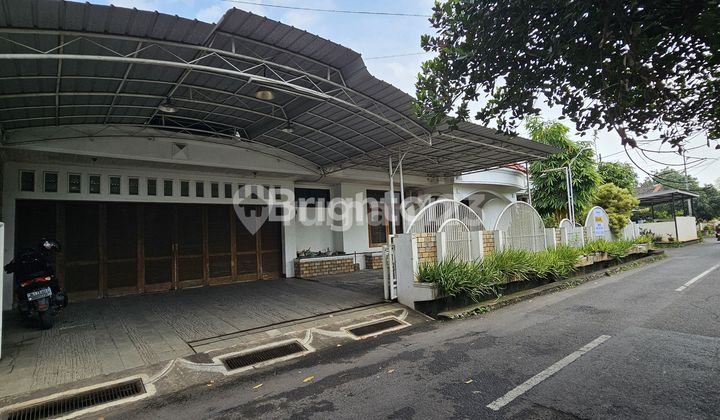 RUMAH HOOK PINGGIR JALAN UTAMA DI BANYUMANIK DEKAT PINTU JALAN TOL 1