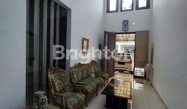 RUMAH CANTIK ARTISTIK 3 LANTAI DI KAYU PUTIH [R 835 J] 2