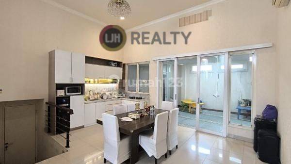 Rumah Sangat Terawat Full Furnished di Grand Wisata, 200 Meter Menuju Mall Living World, Grand Wisata 2