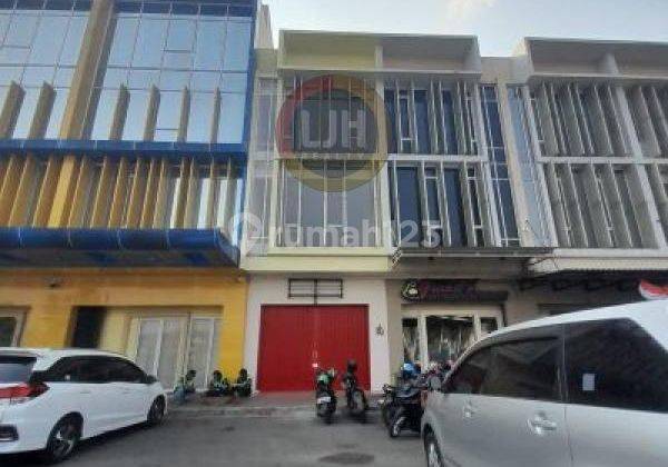 Ruko Grand Wisata 3 Lantai, Siap Pakai Cocok dijadikan Kantor, Sekolah, Lestoran atau tempat usaha lainnya, Parkir Luas, Free Biaya Parkir, Akses Langsung Tol Tambun Grand Wisata Bekasi 1