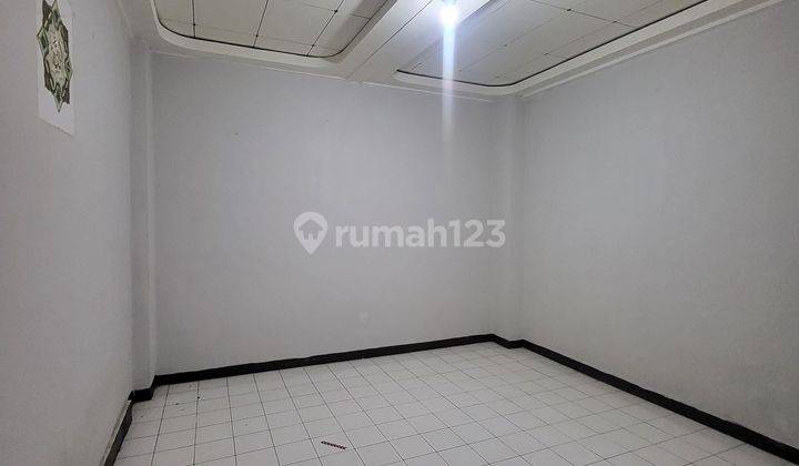 Rumah 2 Lantai Shm Luas 240 M² Baru Renovasi 3 + 1 Kamar Tidur Cocok Dijadikan Tempat Usaha ( Tempat Bimbel/ Tempat Les/ Salon ) Dekat Area Sekolahan, Di Antapani Kota Bandung  2