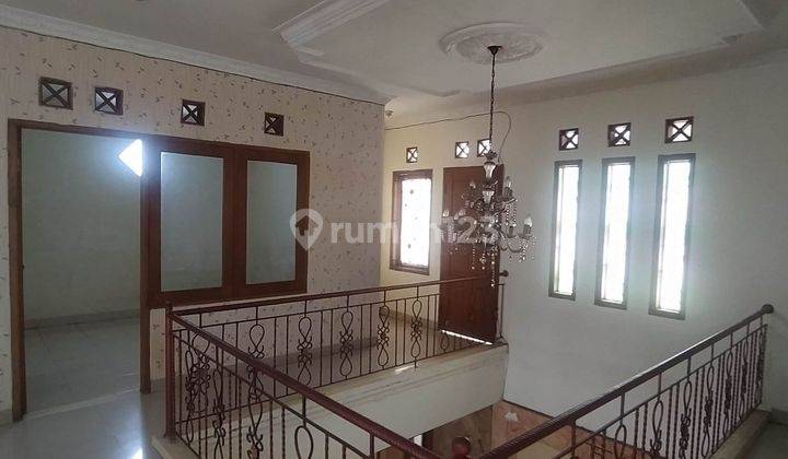 Dijual Rumah 2 Lantai Luas 240 M2 6 KT di Golf Arcamanik Bandung Timur