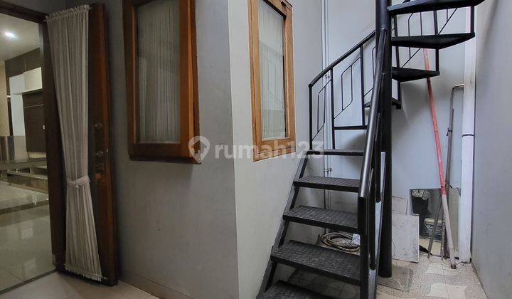 Rumah Bagus 2 Lantai Luas 126 M2, 4 Kamar Tidur Semi Furnished Siap Huni Dalam Cluster Keamanan 24 Jam One Gate Security System. Dekat Sekolahan, Pusat Perbelanjaan, Pusat Kebugaran, Klinik, Rumah Sakit. Antapani Bandung 2