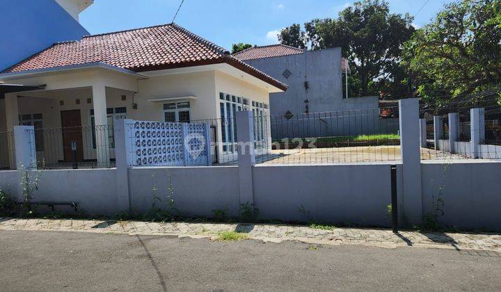 Rumah Shm Bagus 1 Lantai Luas 393 M² Cocok Dijadikan Tempat Usaha Dan Hunian Parkiran Sangat Luas, Antapani Kota Bandung