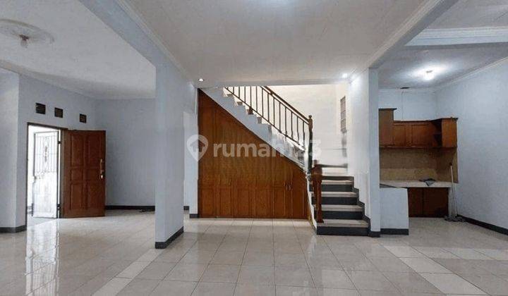 Rumah Bagus 2.5 Lantai Luas 250 M2, 5 Kamar Tidur Siap Huni Bisa Dijadikan Hunian/ Kantor. Fasilitas Dekat Sekolahan, Toserba, Klinik, Dan Rumah Sakit, Antapani Bandung 2