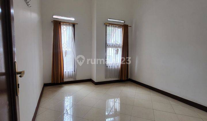 Rumah Bagus 2 Lantai Luas 147 M2. 4 Kamar Tidur, Semi Furnished Siap Huni Dalam Cluster Keamanan 24 Jam, One Gate Security System, Arcamanik Bandung 2