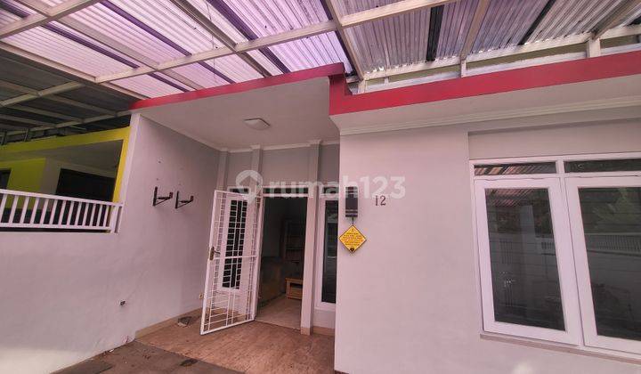 Rumah Bagus 1.5 Lantai Luas 133 M2, 3 Kamar Tidur. Full Furnished Siap Huni, Depan Taman. Fasilitas Taman Bermain Dan Masjid, Antapani Bandung 1