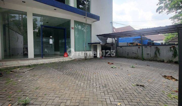 Disewakan Kantor Exclusive Siap Pakai Luas 240 M² 2,5 Lantai Parkiran Luas Di Sayap Riau, Kota Bandung