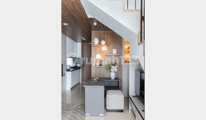 For Sale 1 BR Mezzanine Apartment in Strategic South Jakarta Center Ready to Live Near Mall
