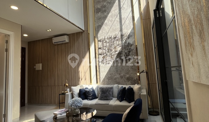 Rumah Mewah Modern 3 Lantai Fasilitas Lengkap di Jakarta 2