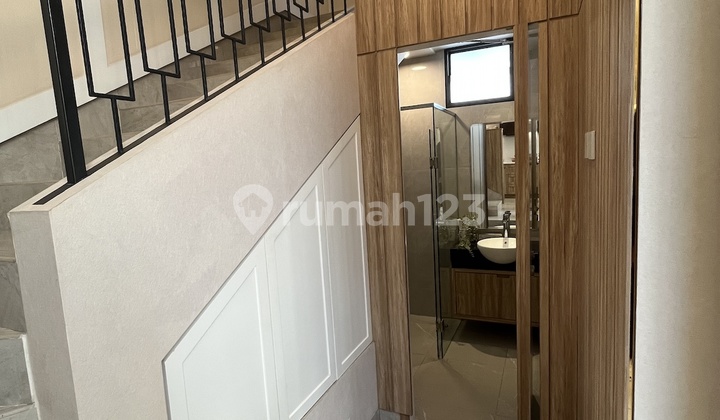 Rumah Bebas Banjir dengan Fasilitas Premium Punya 3 Lantai di Jakarta 2