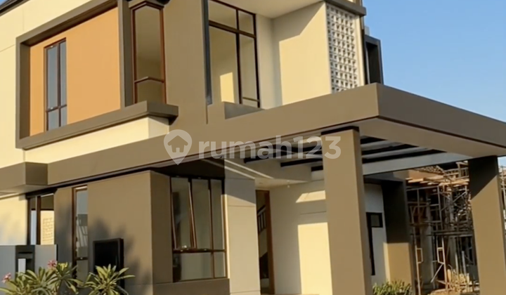 New 2-Story House 5BR in Batam, Premium Facilities Near Singapore